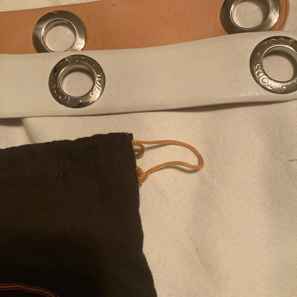 Tod’s beautiful leather belt with grommets . White rare and luxury - Picture 4 of 11